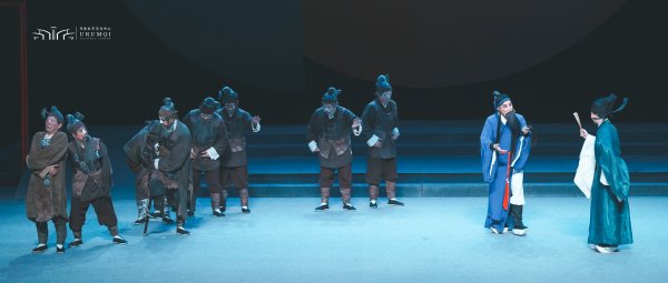 九融配资端 川剧《梦回东坡》乌鲁木齐上演 台前幕后的东坡精神丨文化中国行